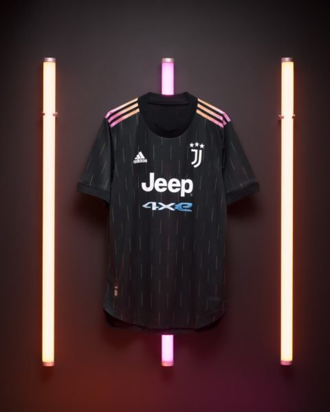 Le Maillot Ext Rieur De La Juventus D Voil Par Adidas