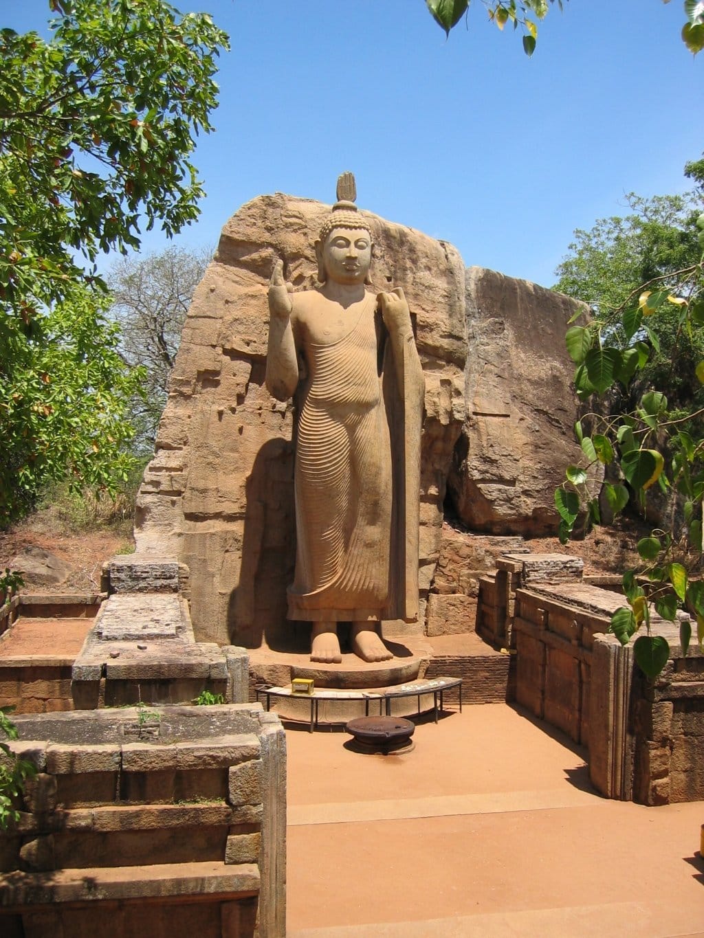 Dix Chefs-d'œuvre colossales - BOUDDHA AUKANA Sri Lanka