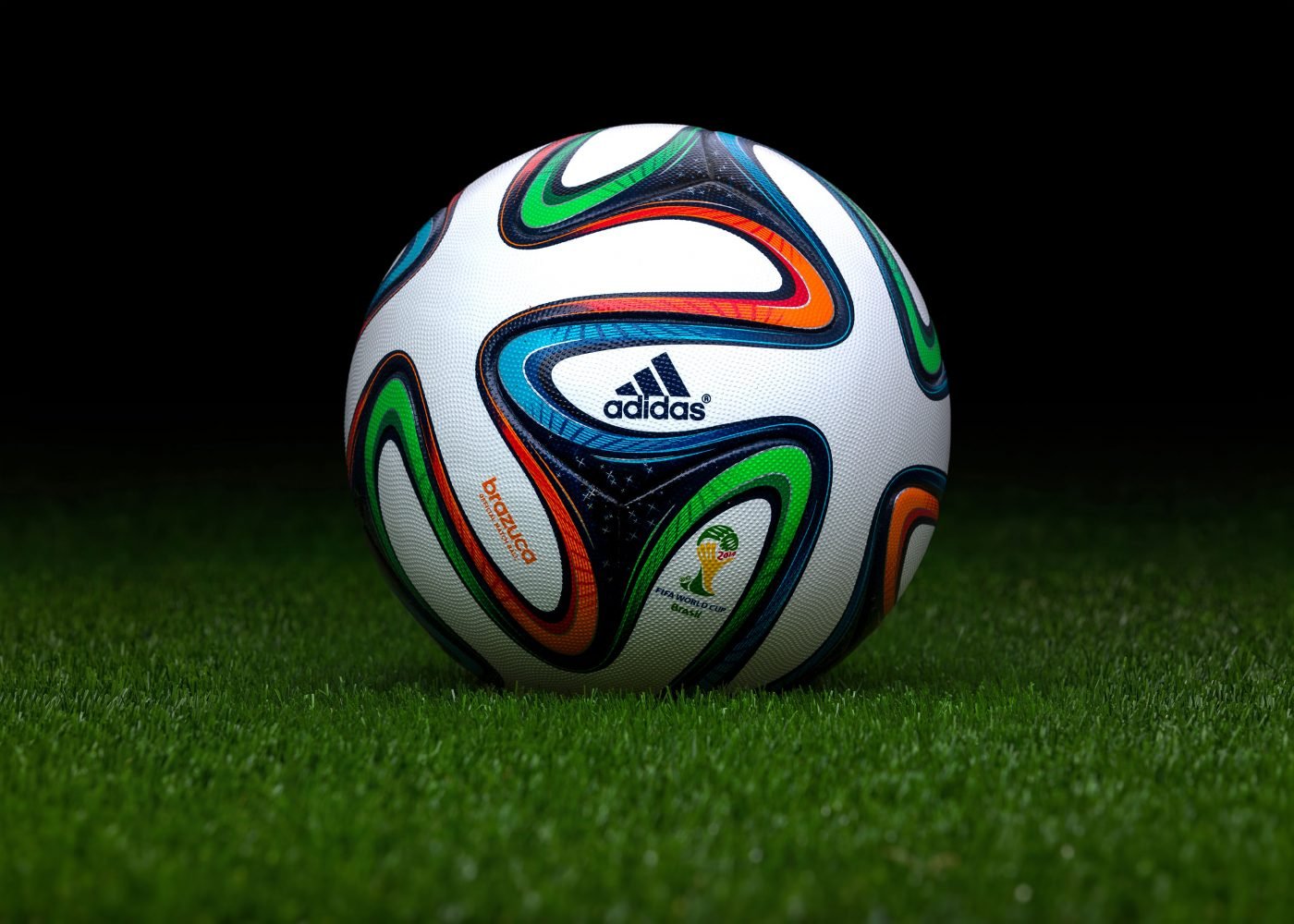Retour sur un demi-siècle FIFA - adidas Brazuca Brésil 2014
