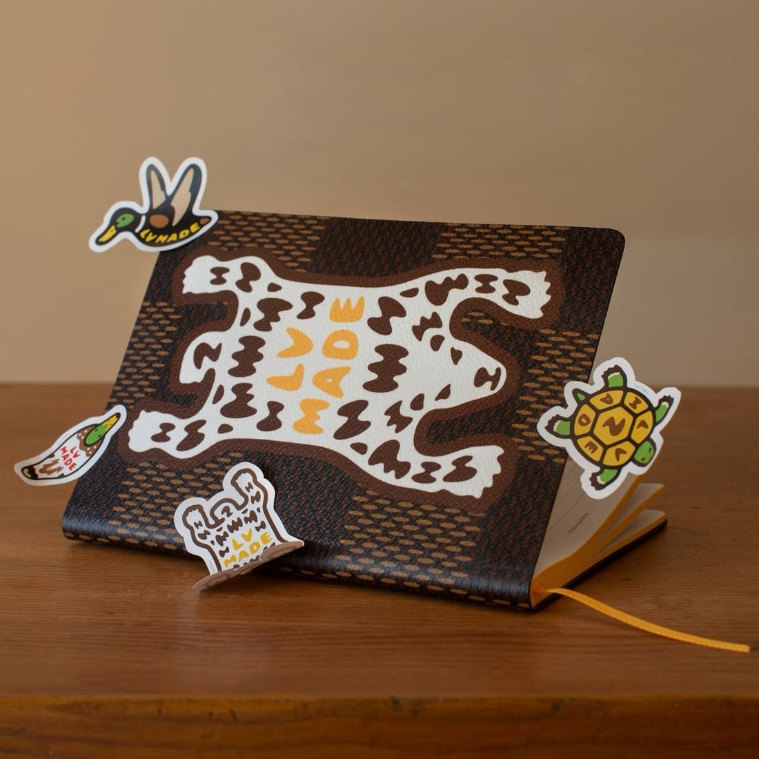 Nigo x Virgil Abloh Louis Vuitton LV² 8 Nigo x Virgil Abloh - Louis Vuitton LV²