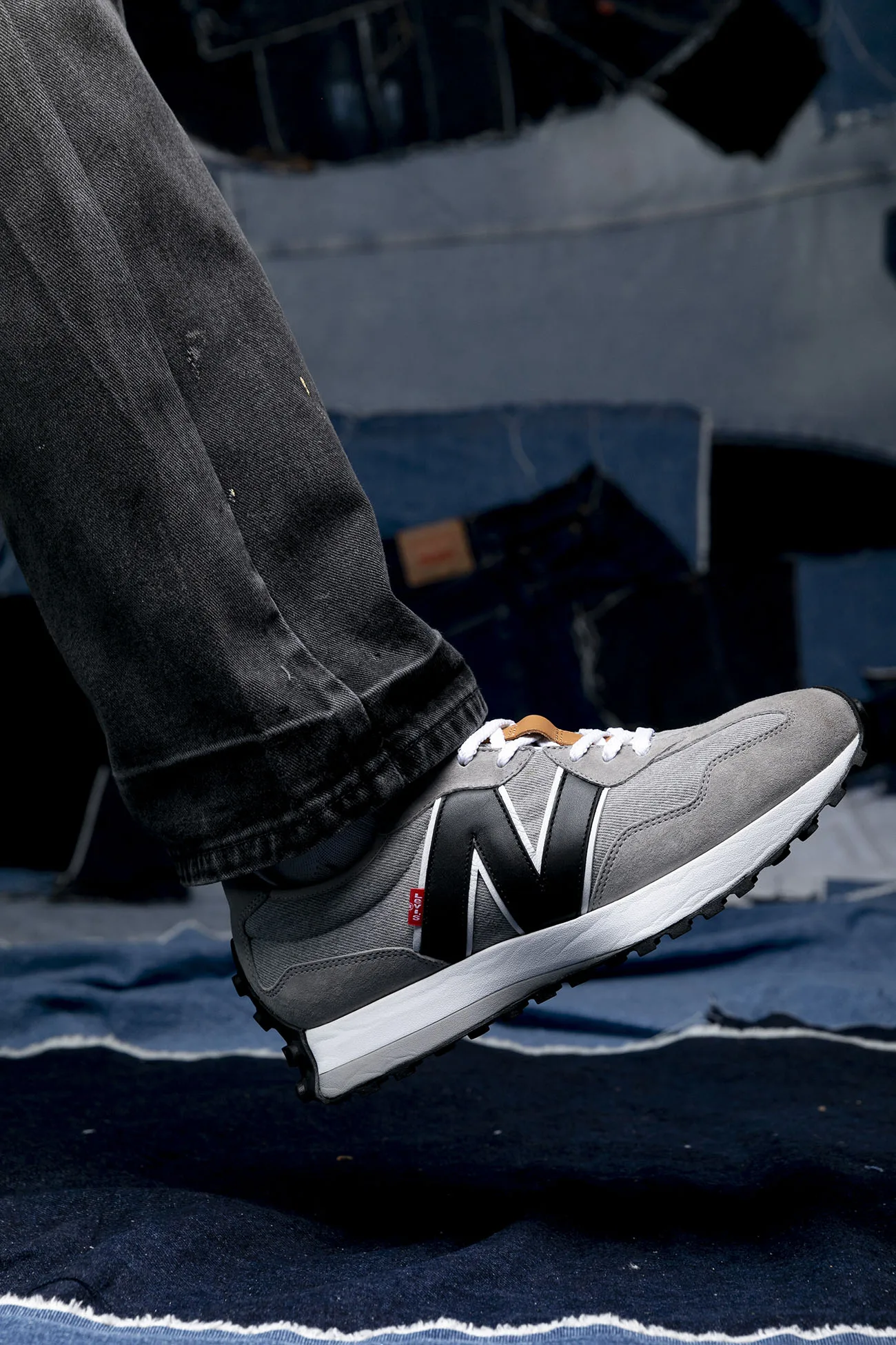 Levi's x New Balance 327
