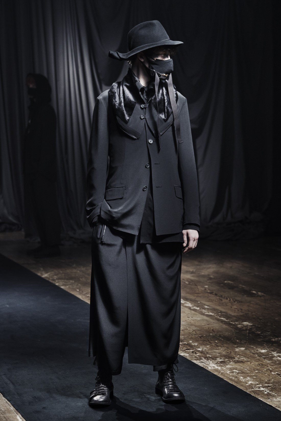 Yohji Yamamoto - Automne-Hiver 2021 - Paris Fashion WeekYohji Yamamoto - Automne-Hiver 2021 - Paris Fashion Week