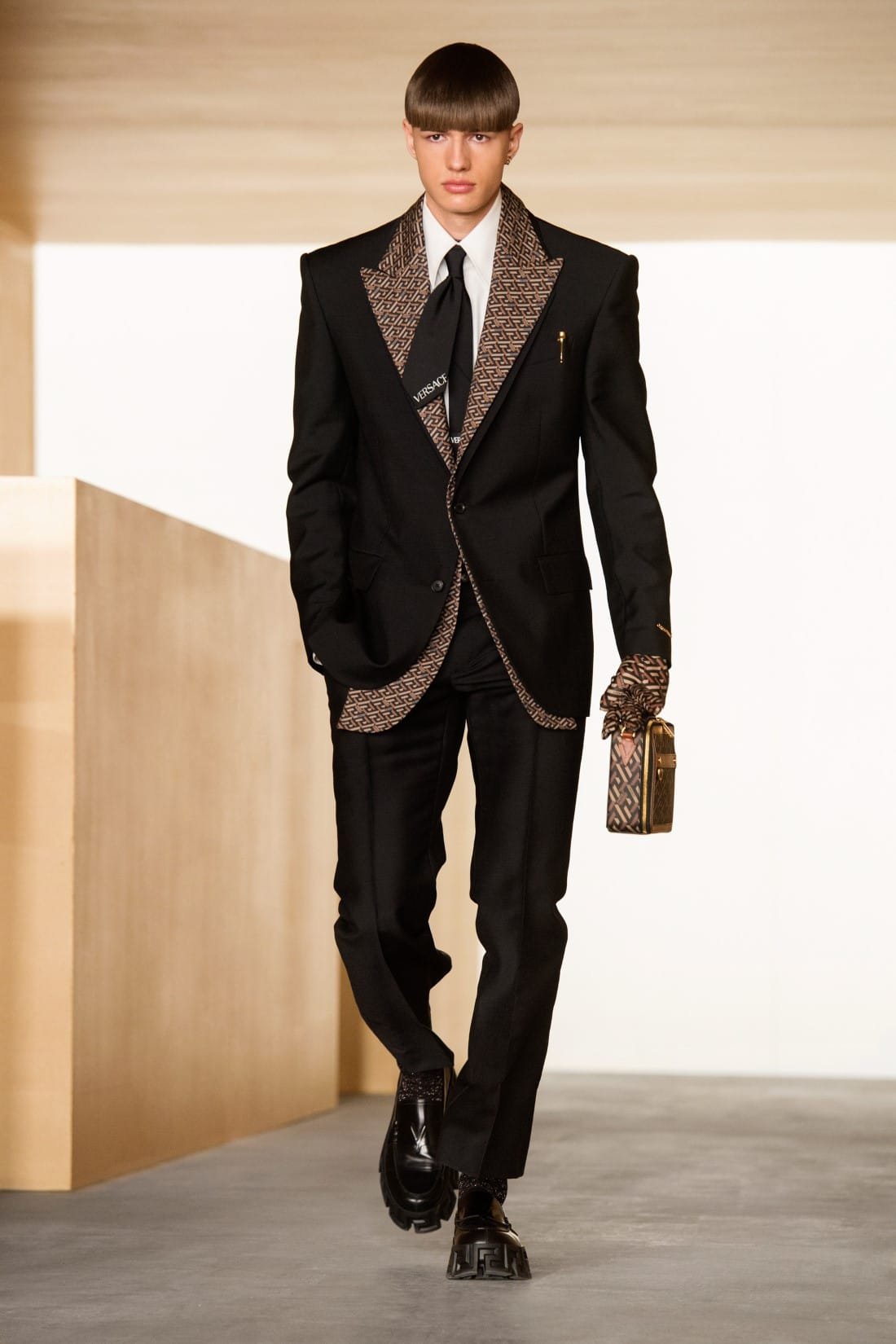 Versace Automne Hiver 2021 2022 2 Versace - Automne-Hiver 2021-2022