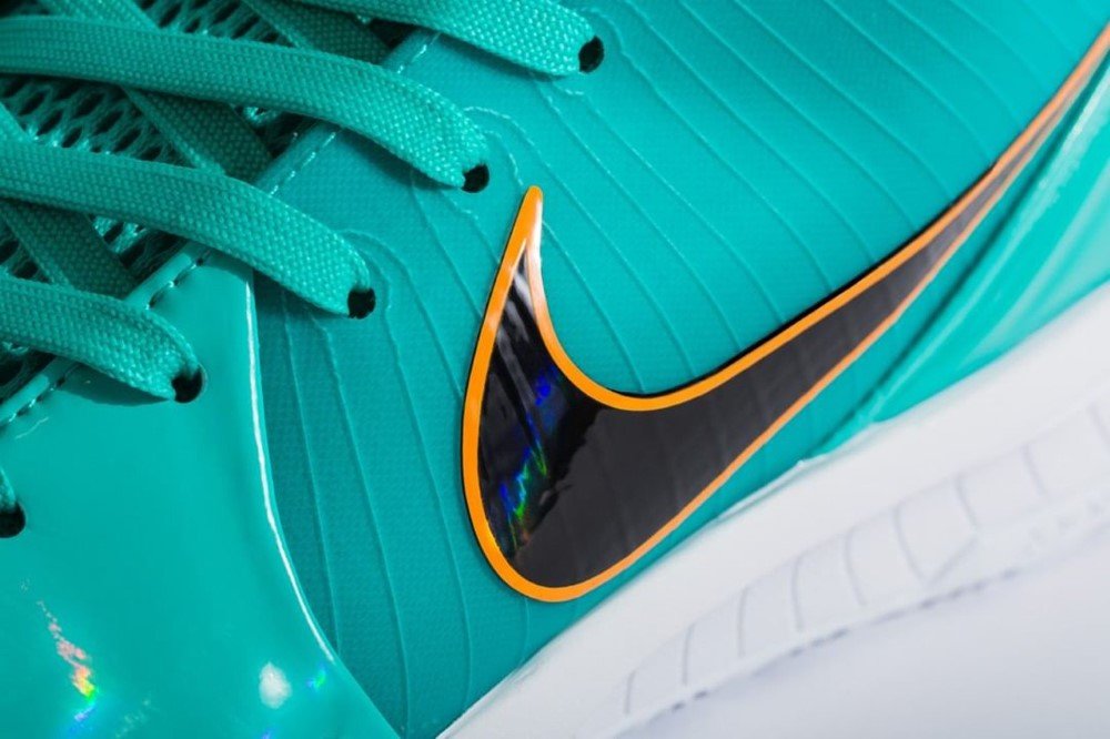 UNDEFEATED x Nike Kobe 4 Protro