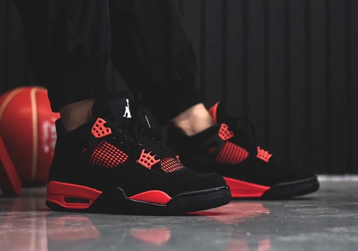 Air Jordan 4 "Red Thunder"
