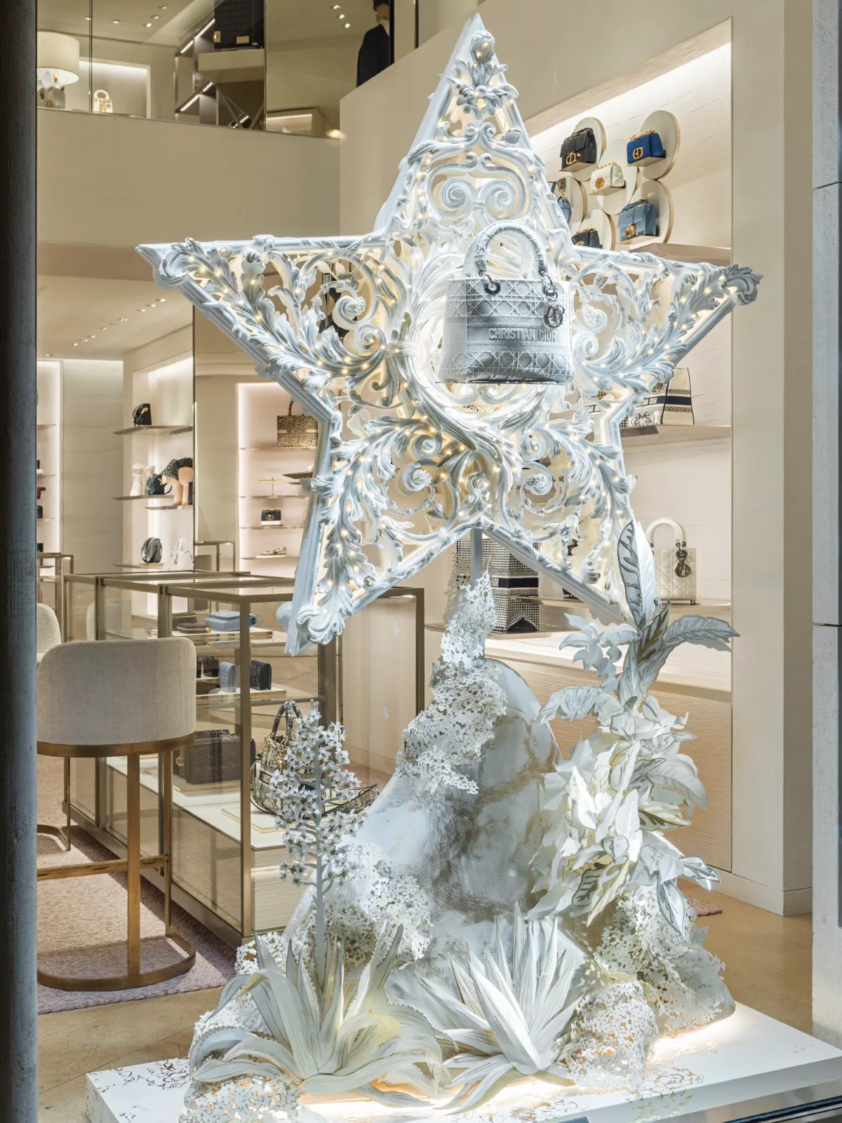 DIOR - Décorations Noël - Paris Saint-Honoré