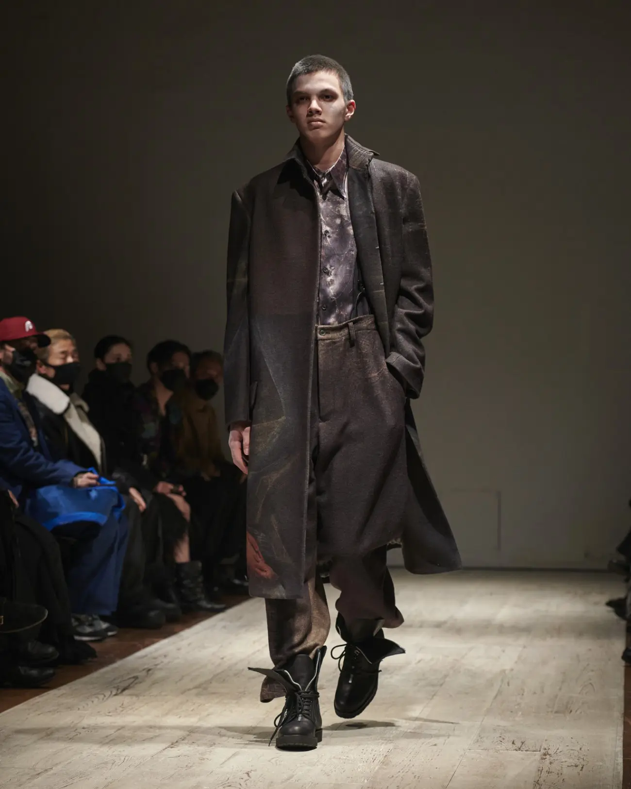 Yohji Yamamoto Automne-hiver 2022-2023 - Prêt-à-porter