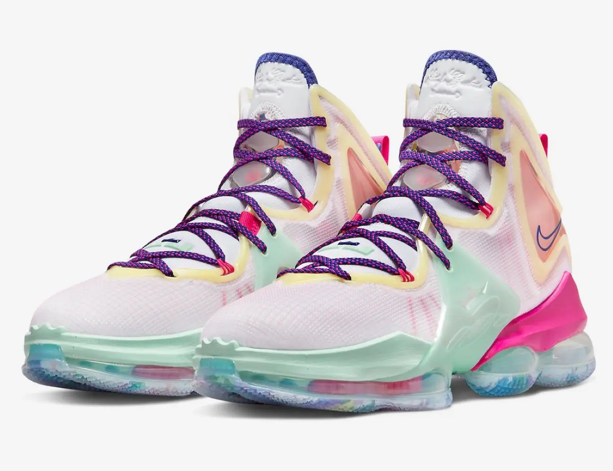 Nike LeBron 19 Saint-Valentin 2022