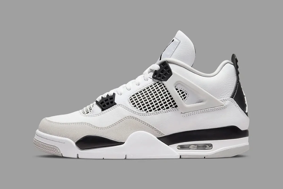 Air Jordan 4 "Military Black"