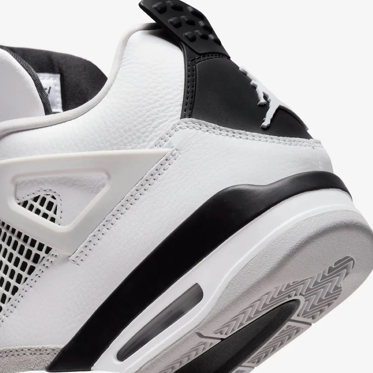 Air Jordan 4 "Military Black"