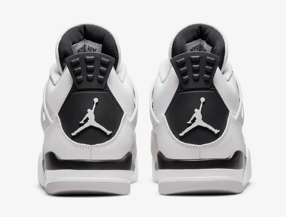 Air Jordan 4 "Military Black"
