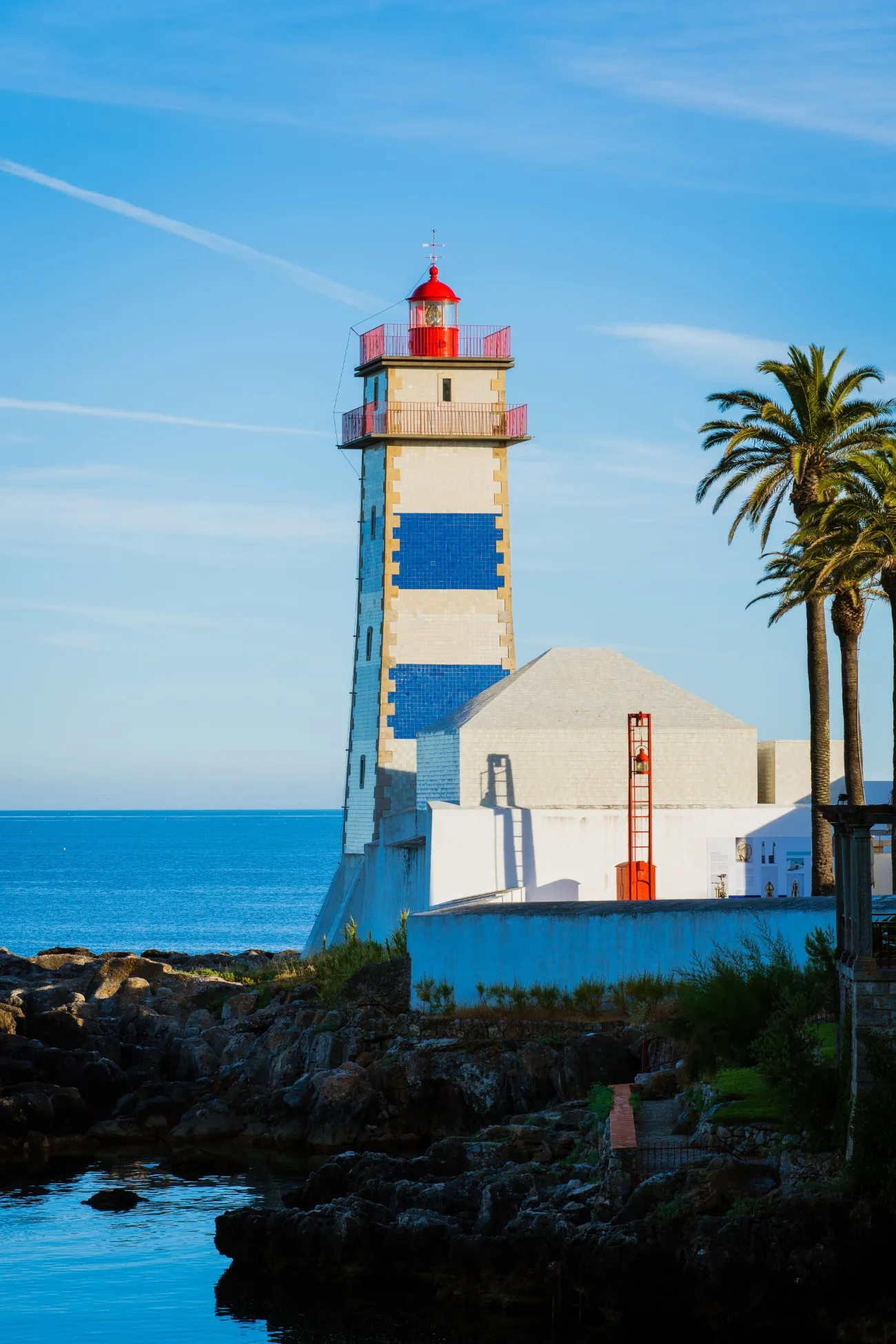 Les plus beaux phares du monde - Santa Marta Lighthouse Cascais (Jean Carlo Emer)