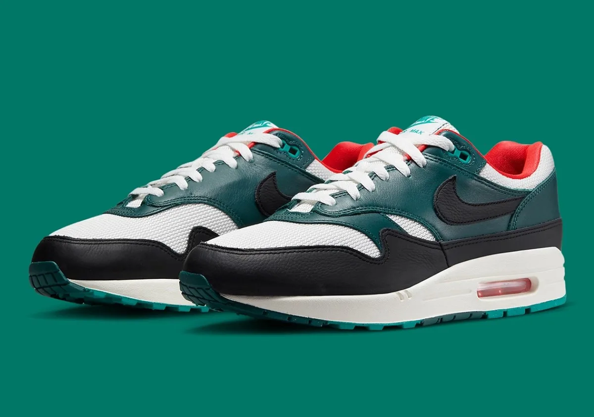 Nike Air Max 1 Liverpool x LeBron James