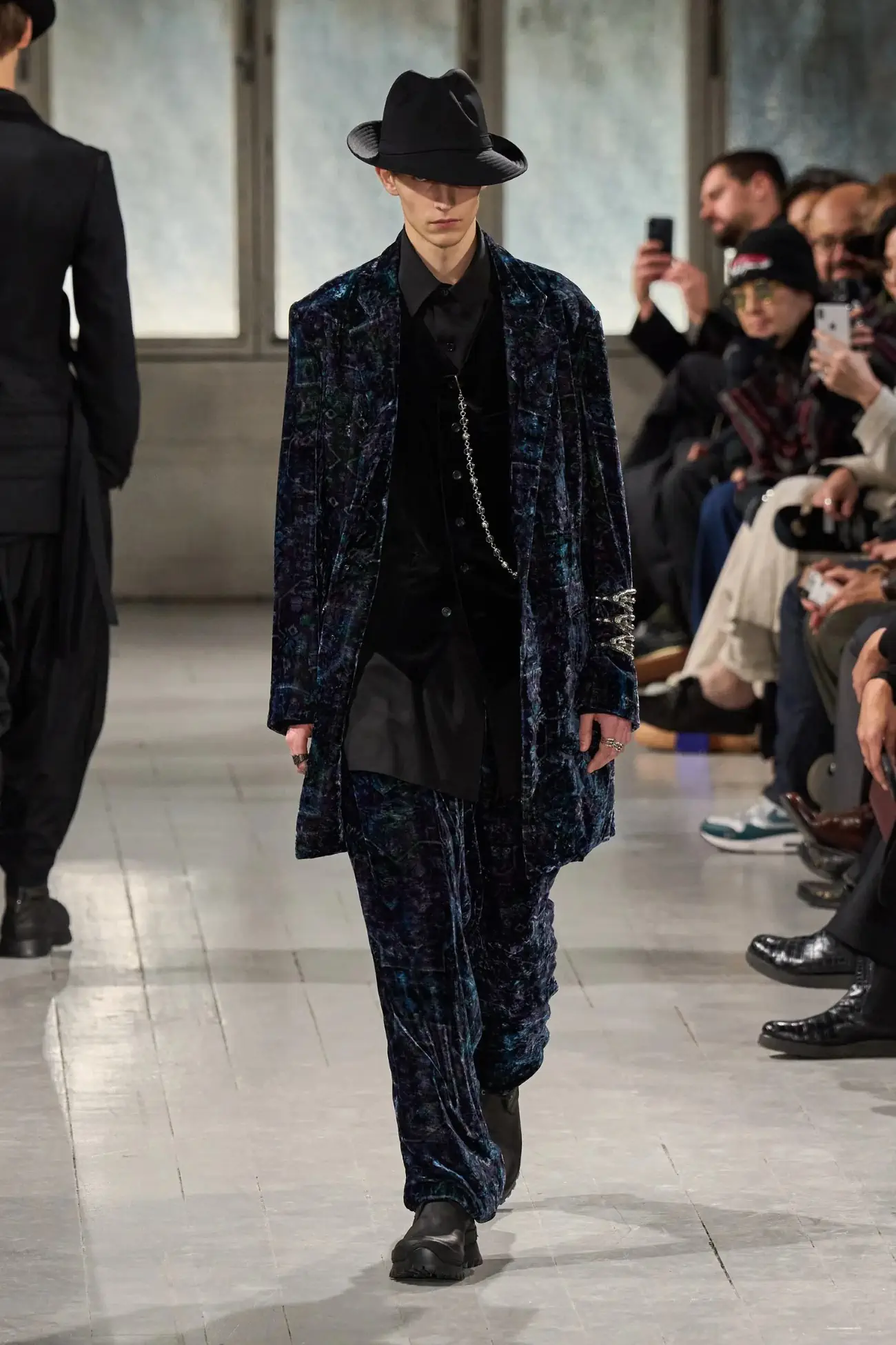 Yohji Yamamoto - Automne-Hiver 2023 - Paris Fashion Week Men's