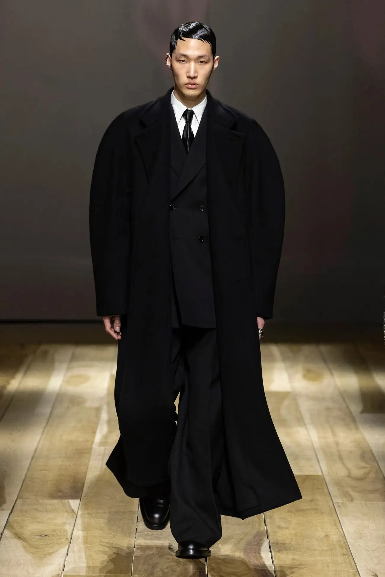 Alexander McQueen - Automne-Hiver 2023 - Paris Fashion Week