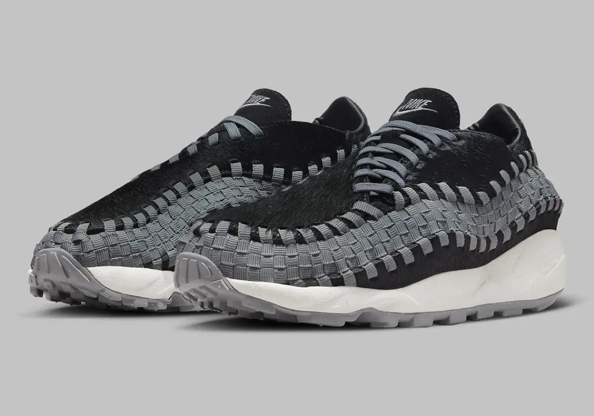 La Nike Air Footscape Woven "Black/Smoke Grey" enveloppée de fausse fourrure noire