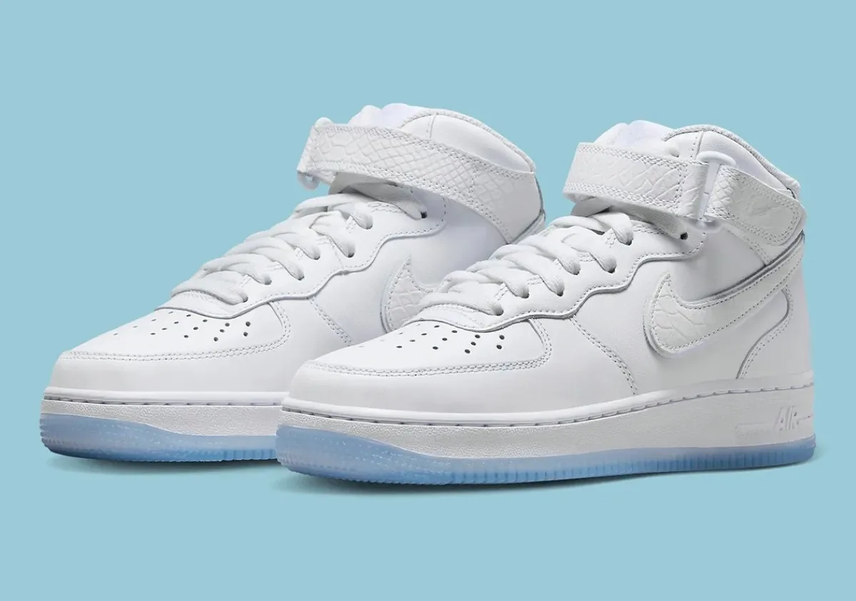 Le coloris "White Crocskin" renforce l'intemporalité de la Nike Air Force 1 Mid
