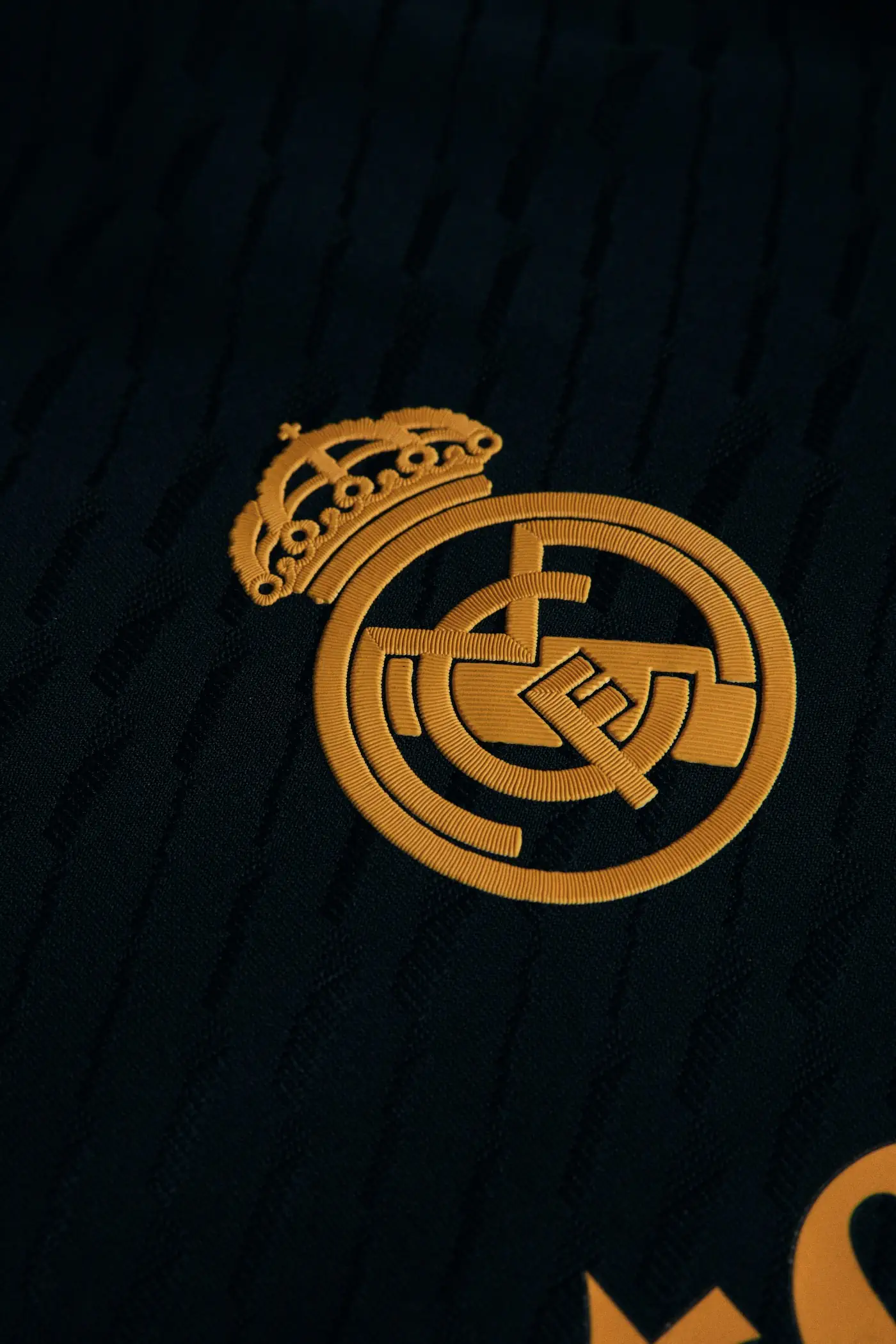 Le Troisième Kit Adidas X Real Madrid 2023 24 Une Ode à Lécusson Légendaire Et Aux Nuits