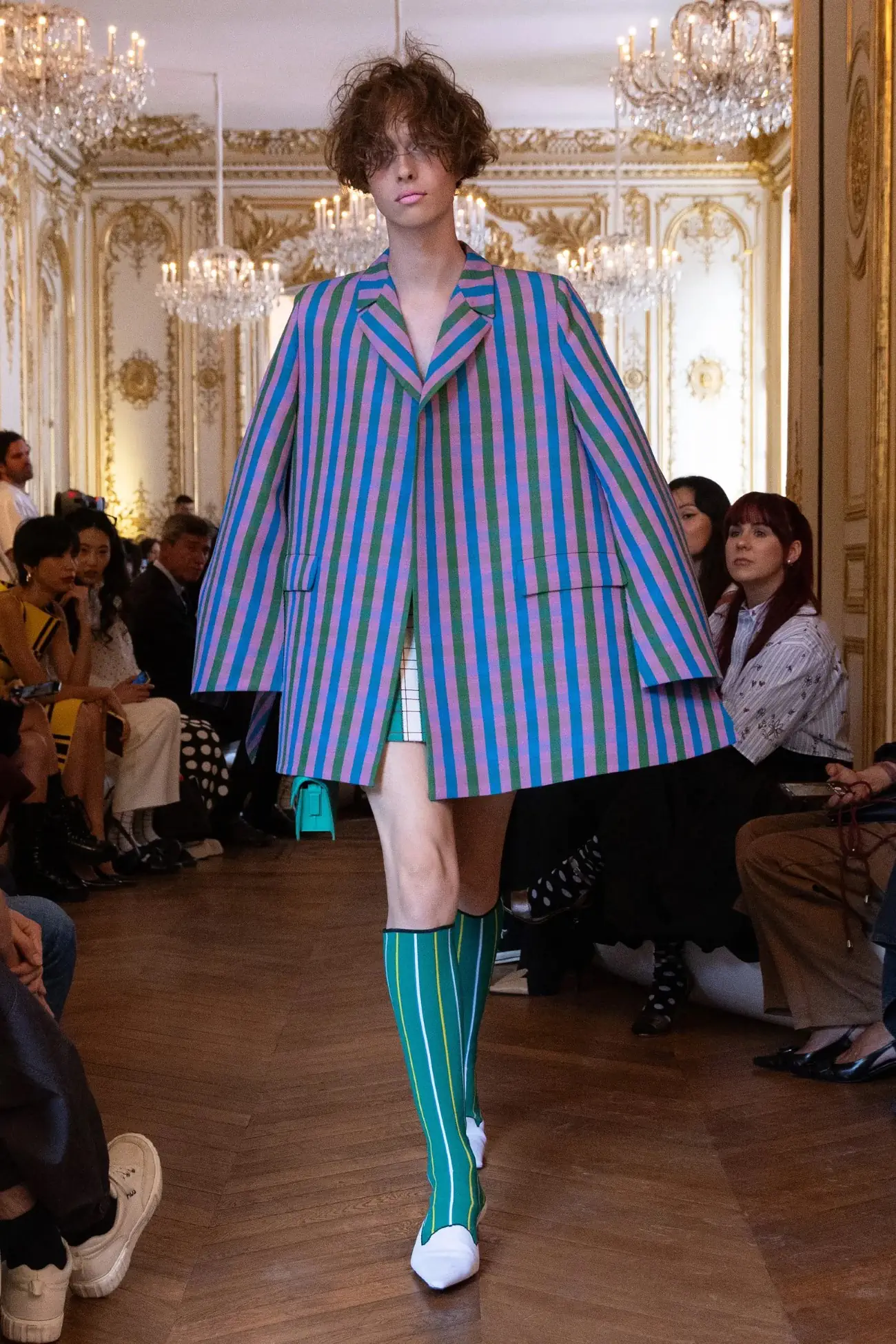 Marni dévoile sa collection Printemps 2024 dans l'élégance parisienne