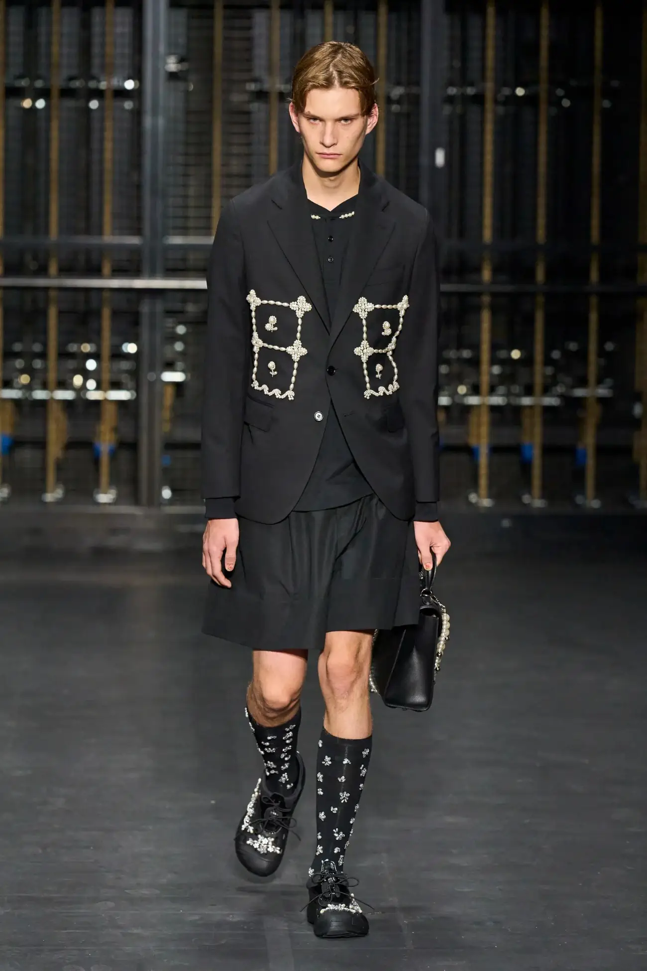 Simone Rocha Spring Summer 2024 London Fashion Week 3 Simone Rocha Printemps 2024 dévoile une histoire d'amour avec un bouton de rose