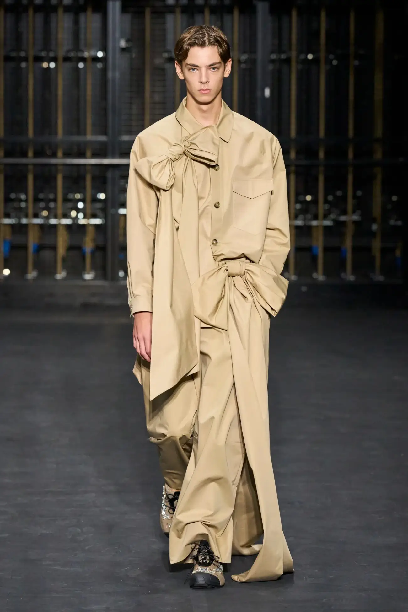 Simone Rocha Spring Summer 2024 London Fashion Week 5 Simone Rocha Printemps 2024 dévoile une histoire d'amour avec un bouton de rose