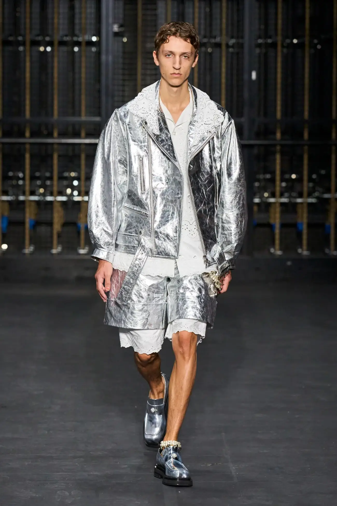 Simone Rocha Spring Summer 2024 London Fashion Week 7 Simone Rocha Printemps 2024 dévoile une histoire d'amour avec un bouton de rose
