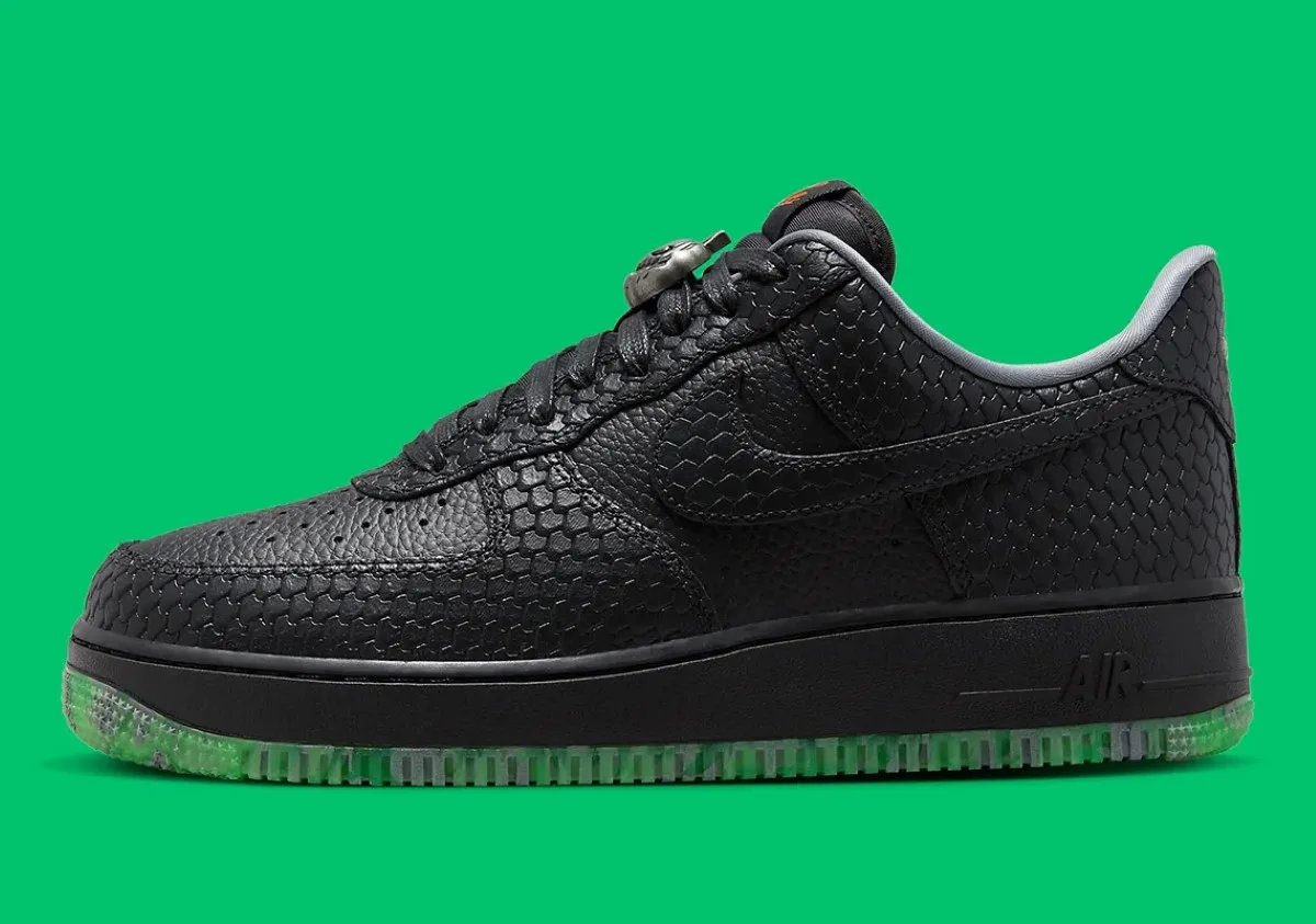 Nike Air Force 1 Low Halloween 2023 1 Le charme de minuit de la Nike Air Force 1 Low "Halloween" 2023 dévoilé
