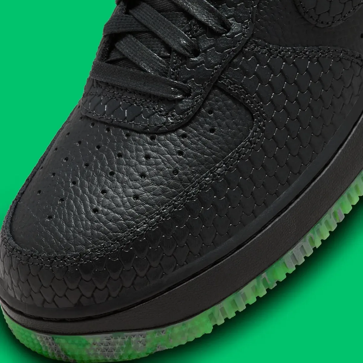 Nike Air Force 1 Low Halloween 2023 7 Le charme de minuit de la Nike Air Force 1 Low "Halloween" 2023 dévoilé