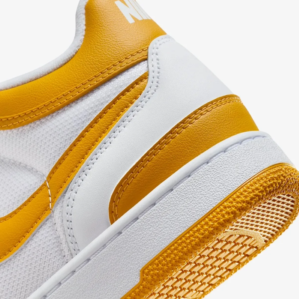 Nike Mac Attack Lemon Venom 7 Nike Mac Attack "Lemon Venom" : Une touche de fraîcheur pour un style classique