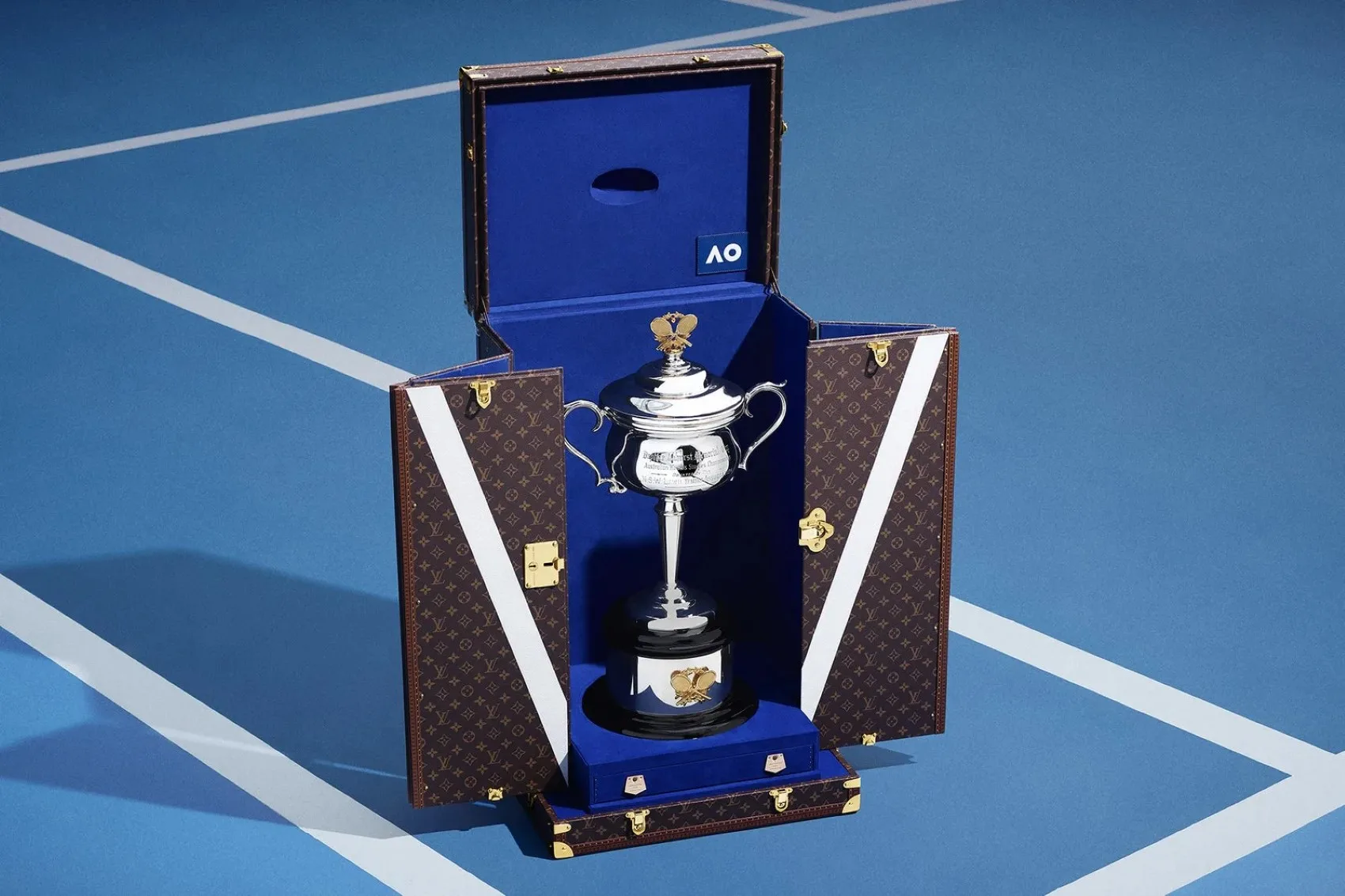 Louis Vuitton réalise le Grand Chelem avec les malles trophées de l'Open d'Australie