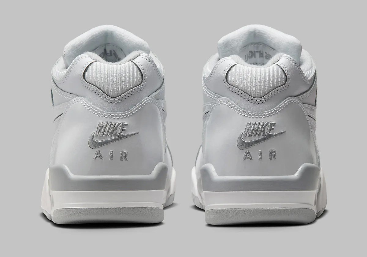 La Nike Air Flight '89 s'envole une fois de plus en "Cool Grey"