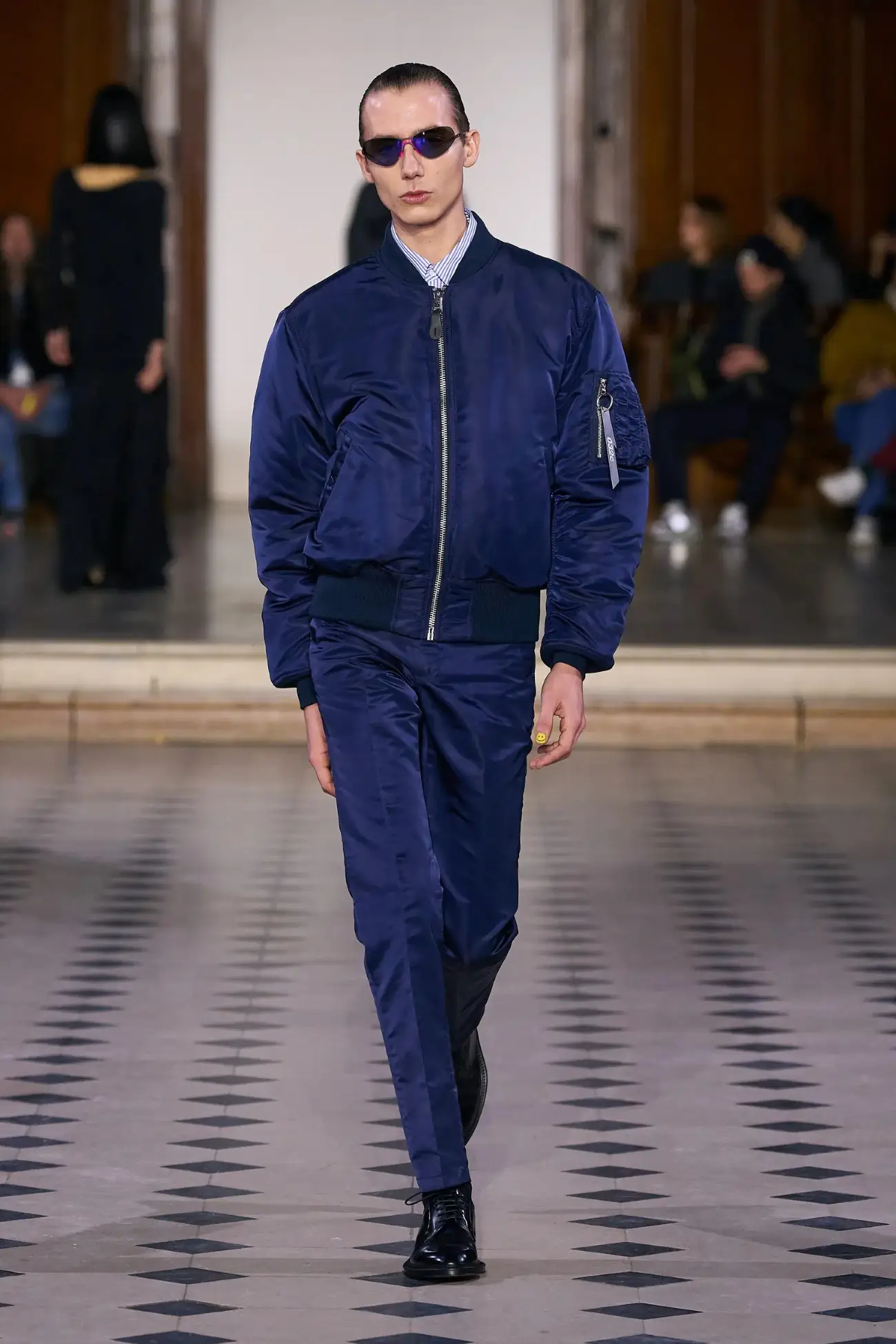 032c fait ses débuts audacieux à Paris, dévoilant un style urbain chic pour l'Automne 2024