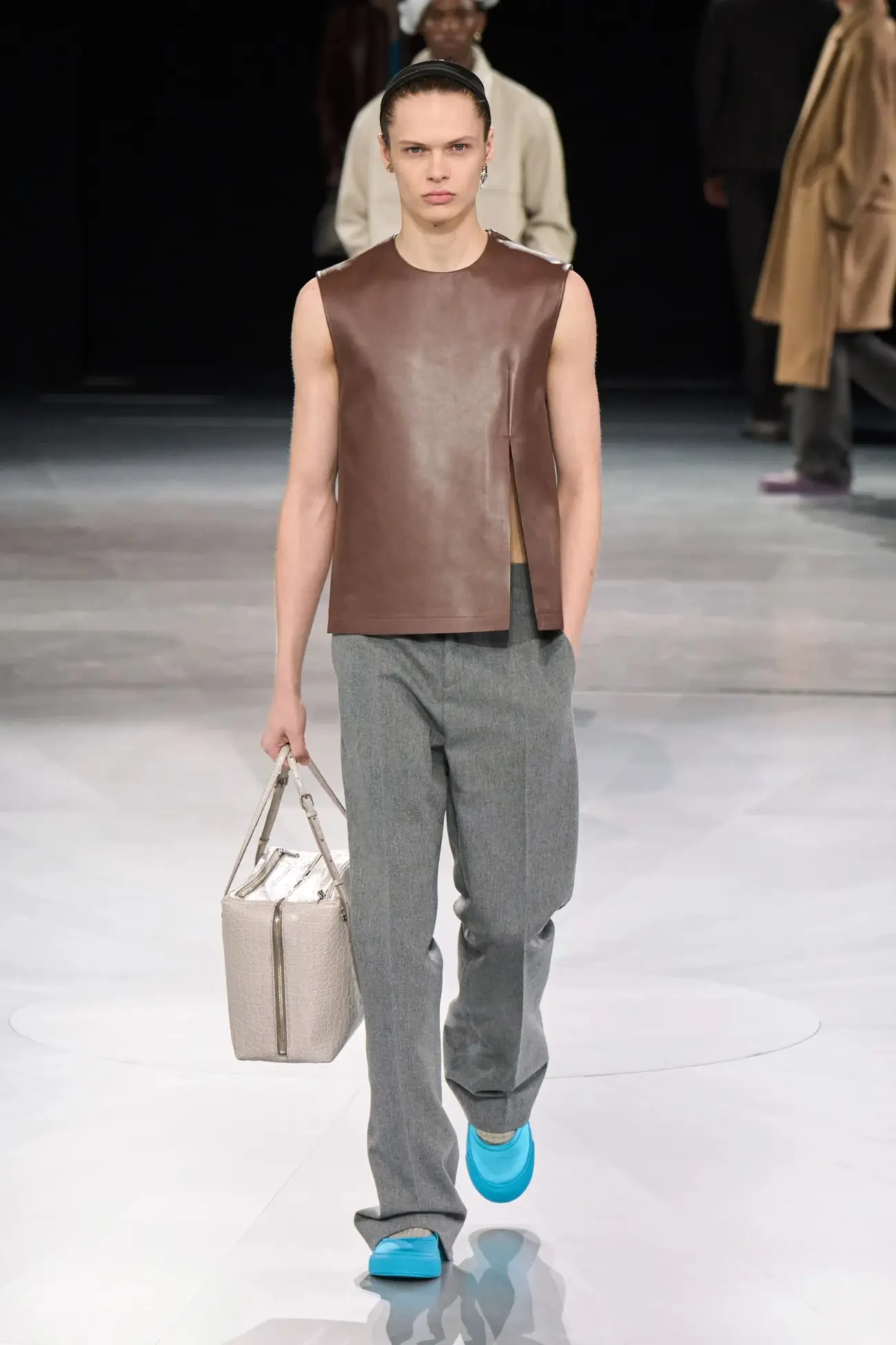 Pour l'Automne 2024, Kim Jones emmène DIOR Men vers les sommets de la Haute Couture avec un spectacle inspiré de Noureev
