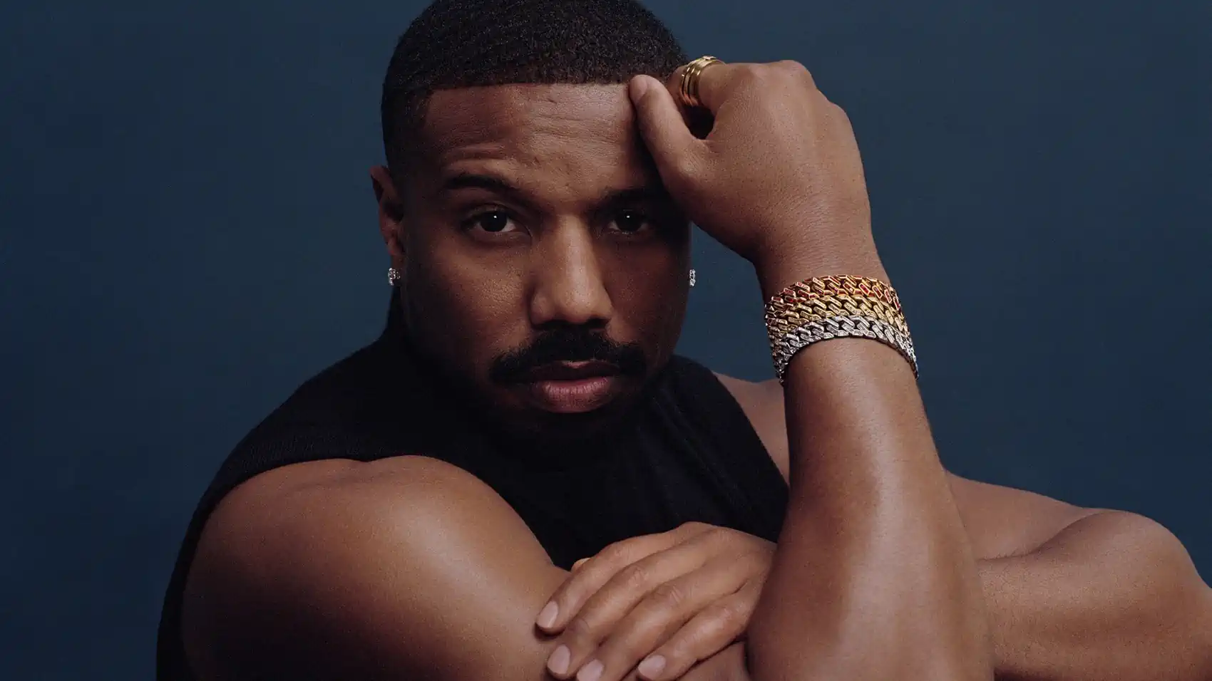 Michael B. Jordan incarne la collection de haute joaillerie "The Vault" de David Yurman