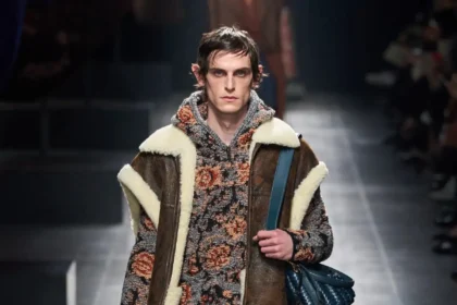 Etro Automne 2024, Marco De Vincenzo navigue entre héritage et identité avec un flair exubérant