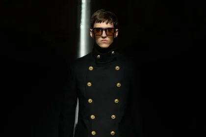 Tom Ford Automne 2024, Hawkings équilibre la séduction avec la finesse du tailleur