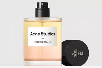 Acne Studios lance son premier parfum en collaboration avec Frédéric Malle