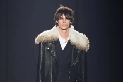 Ann Demeulemeester Automne 2024, Stefano Gallici trace une nouvelle voie à travers l'héritage de la Maison