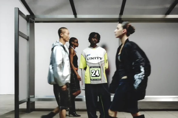 Heron Preston et H&M lancent la collection H2, démocratisant le streetwear grâce au développement durable