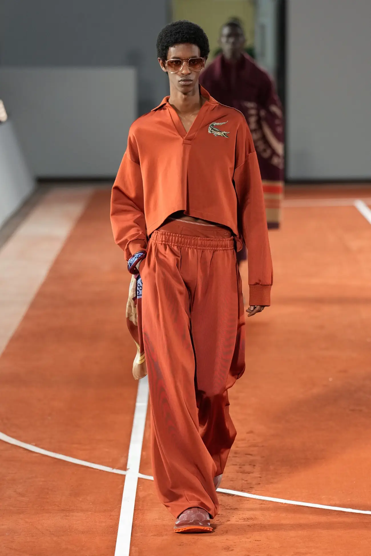 Lacoste présente une collection automne 2024 gagnante, imprégnée d'héritage