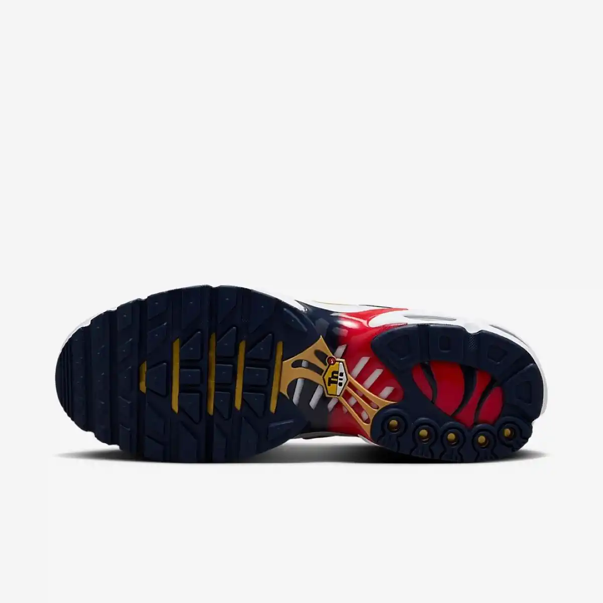 Nike Air Max Plus PSG 6 La prochaine Nike Air Max Plus “PSG”, le flair parisien rencontre le design classique