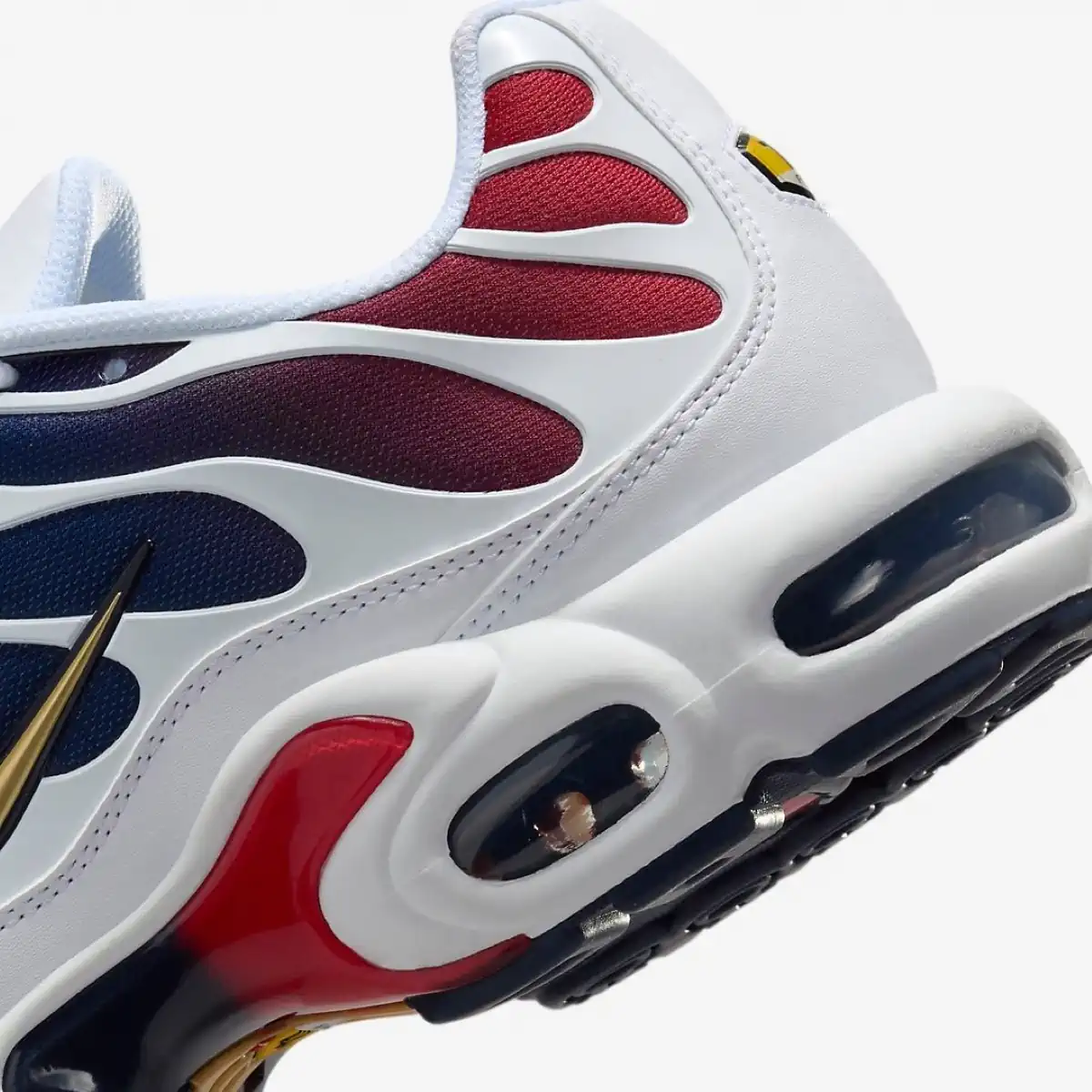 Nike Air Max Plus PSG 8 La prochaine Nike Air Max Plus “PSG”, le flair parisien rencontre le design classique