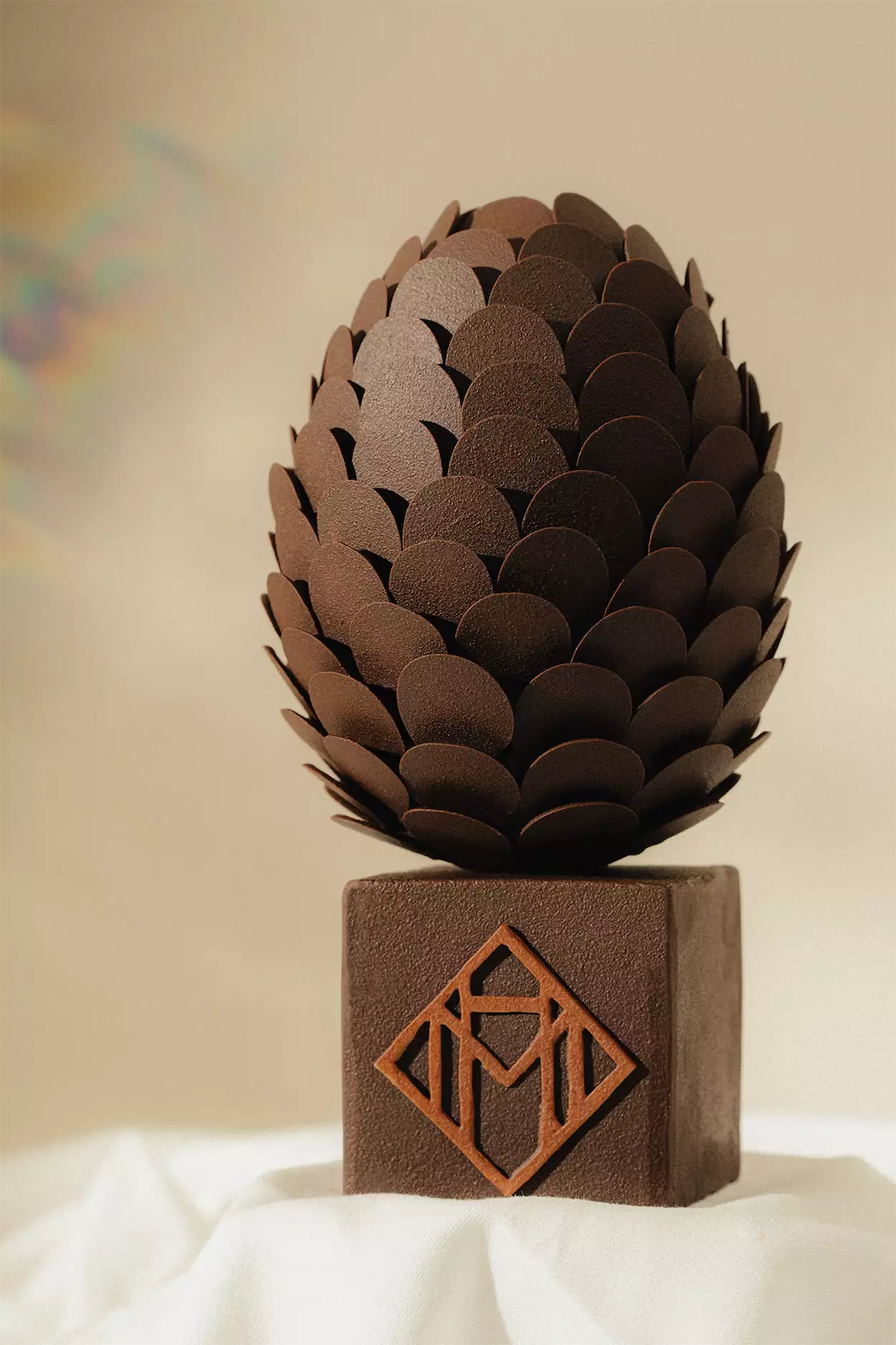 Paques 2024 LHotel Martinez 2 L'Hôtel Martinez dévoile un œuf de Pâques exquis, “La Pomme de Pin”