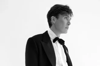 Versace choisit Cillian Murphy comme égérie de sa nouvelle collection Icônes pour hommes