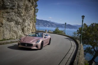 Le nouveau Maserati GranCabrio Folgore est le cabriolet électrique le plus rapide au monde