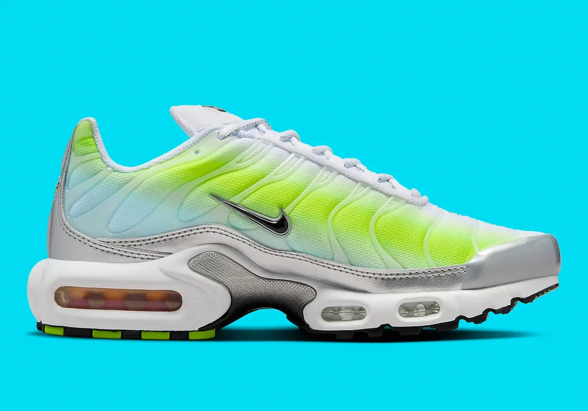 La Nike Air Max Plus Rafraichie Pour L ete En Vert Neon Et Bleu Glacier ESSENTIAL HOMME