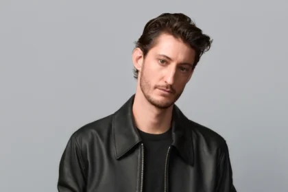 Pierre Niney rejoint Boucheron en tant qu'ami de la Maison