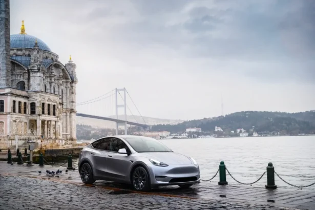 La Tesla Model Y bénéficie d'une nouvelle baisse de prix, mais l'avenir de la Model 2 reste incertain