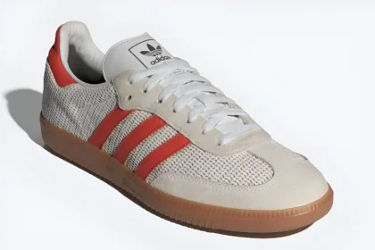 La adidas Samba se transforme en chaussure de tennis vintage avec l'édition “Preloved Red”