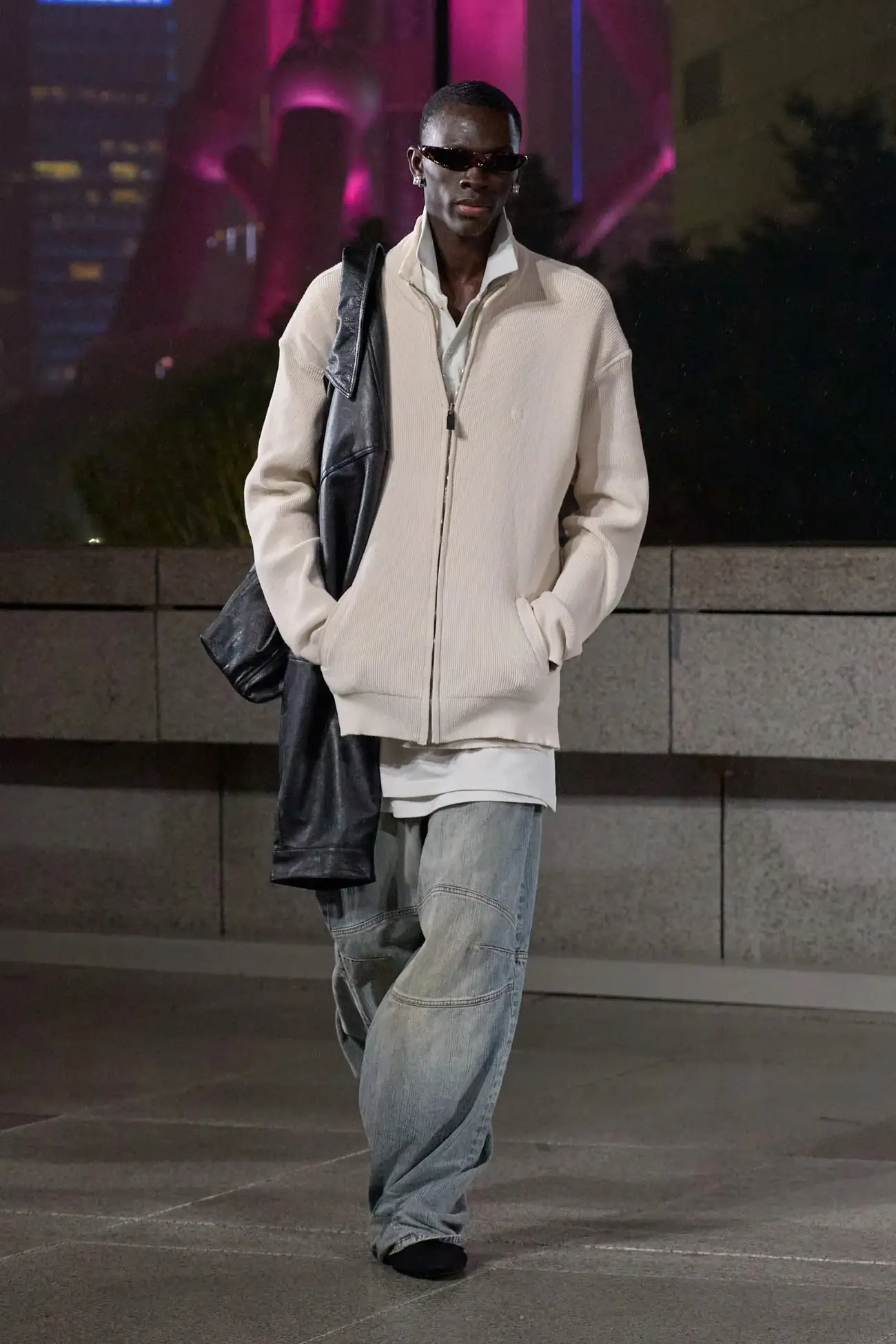 BALENCIAGA collection Croisière 2025, Un jour de pluie à Shanghai devient une poésie incontrôlée